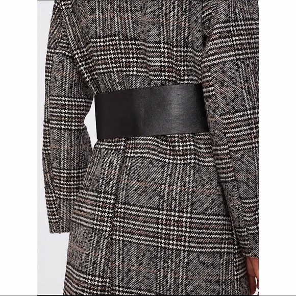 Black Belt with Exaggerated Buckle - Picture 3 of 7